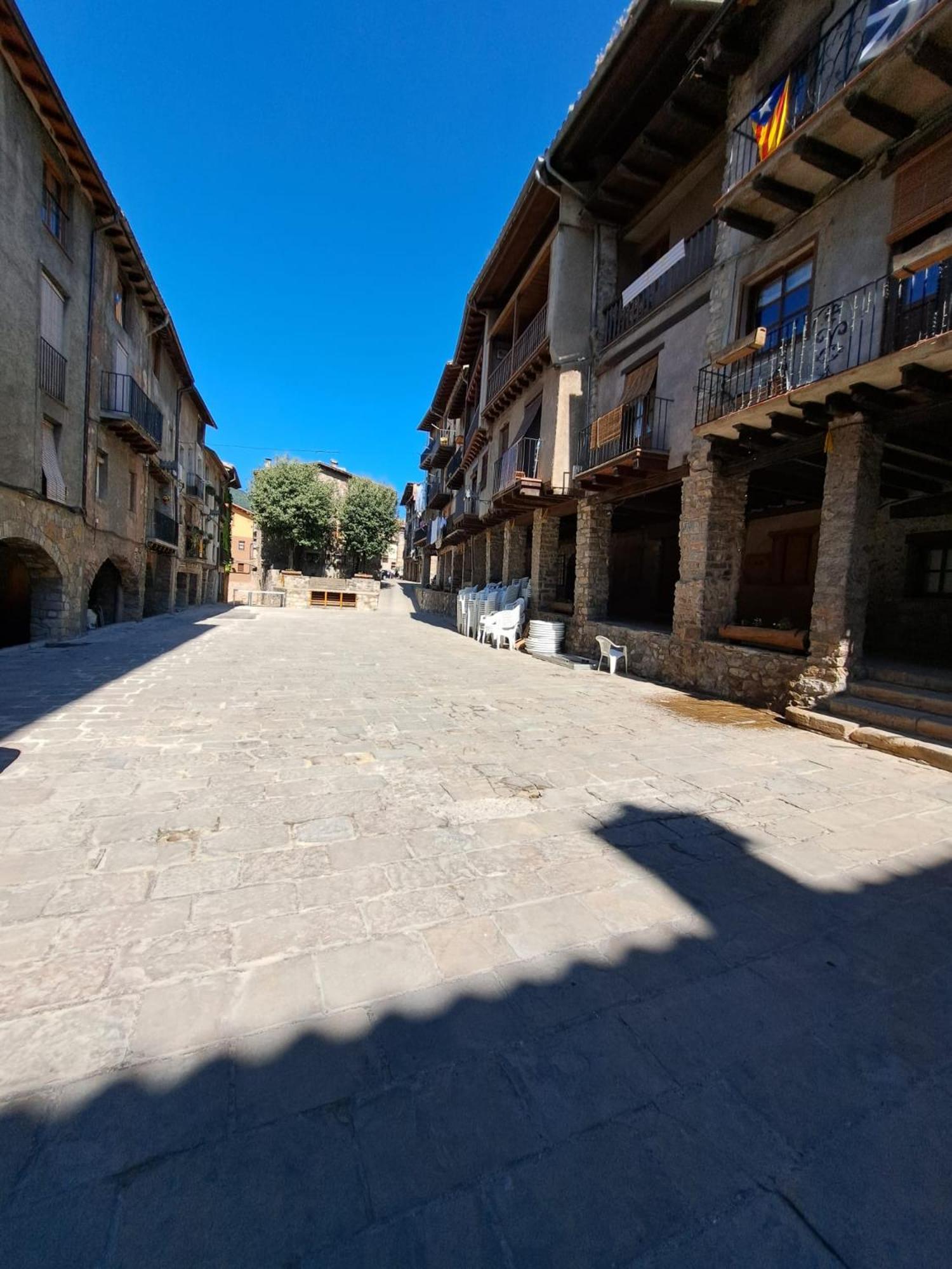 Pis Turistic De 170 M2 A La Placa Porxada De Bagá Exteriér fotografie